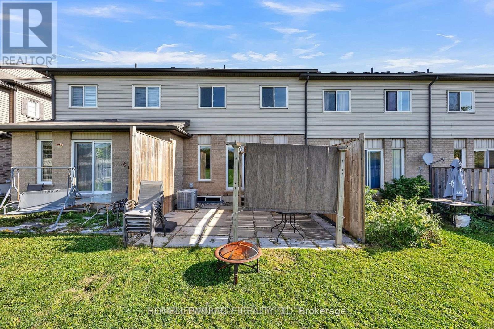 252 Countrystone Crescent, Kitchener, ON - Outdoor