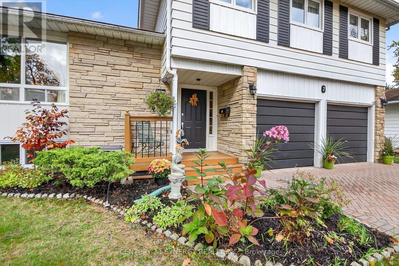 7 St Remy Drive, Ottawa, ON - Outdoor