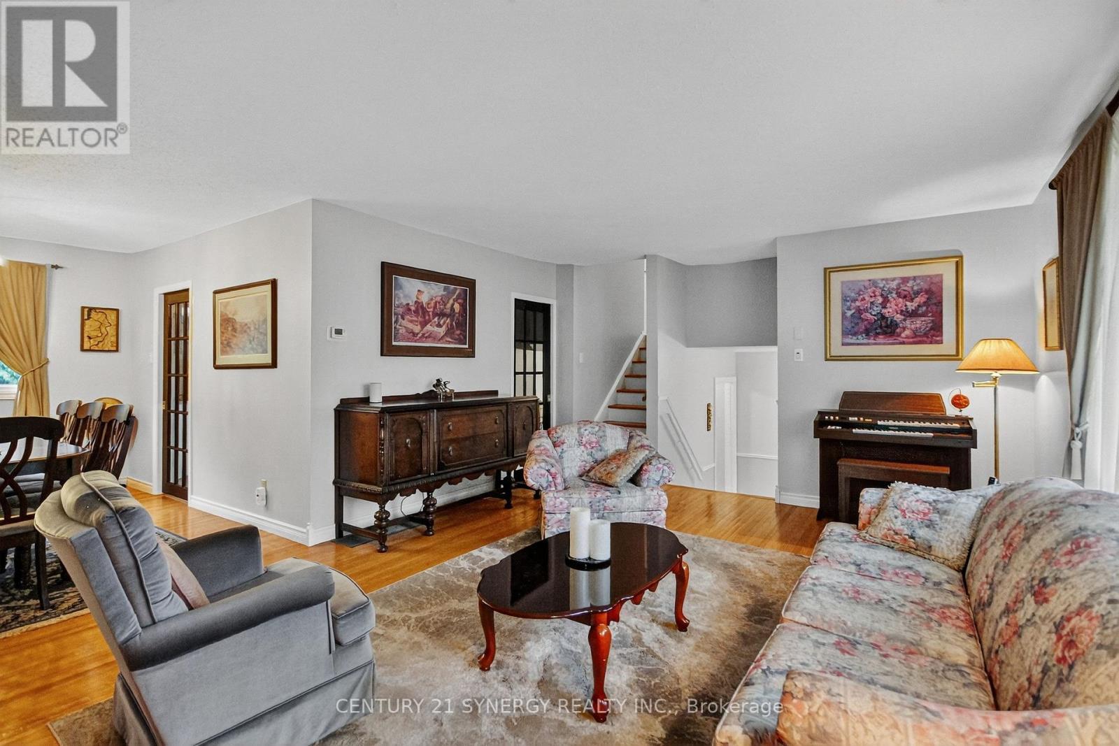 7 St Remy Drive, Ottawa, ON - Indoor Photo Showing Living Room