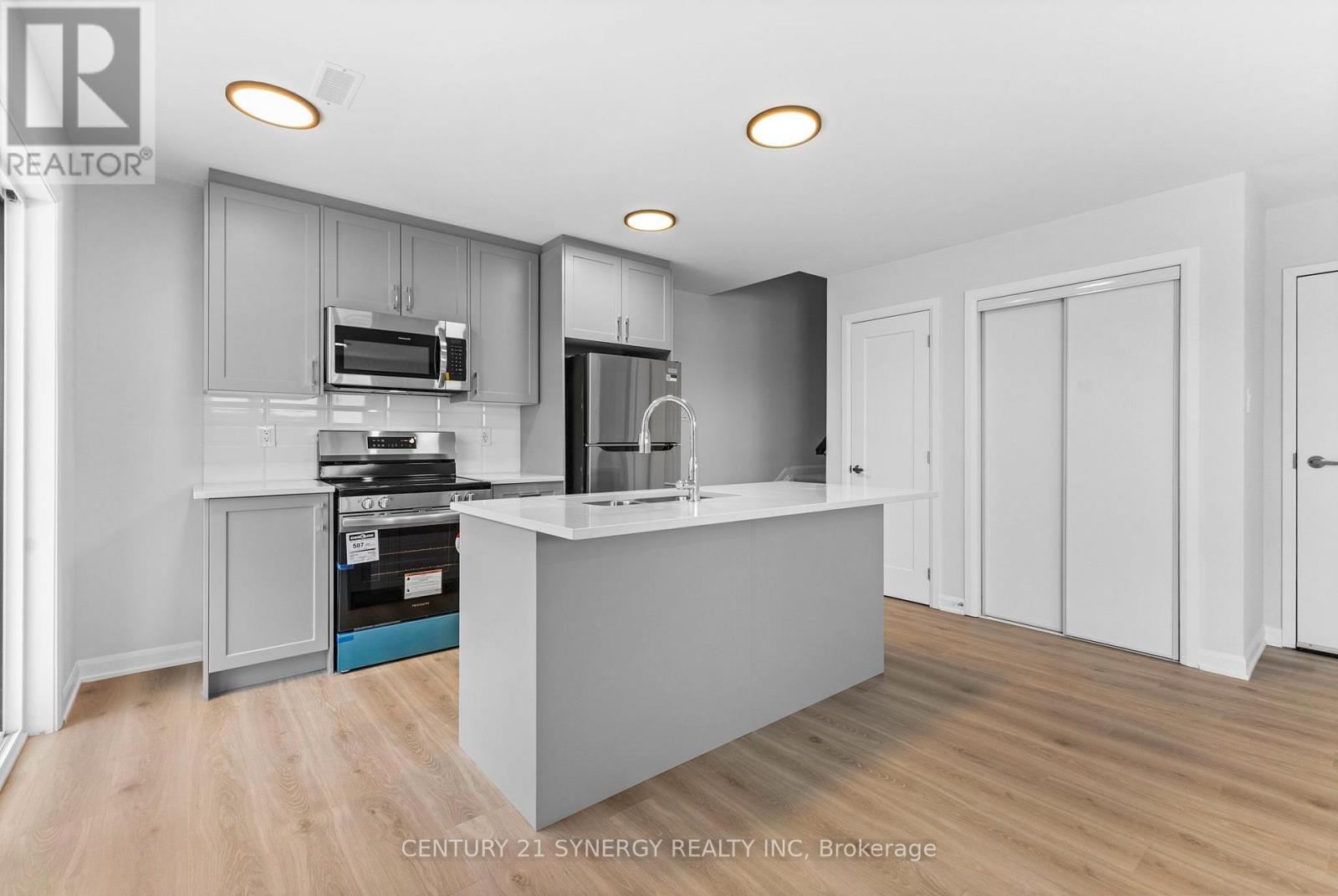 11 - 801 Glenroy Gilbert Drive, Ottawa, ON - Indoor Photo Showing Kitchen With Upgraded Kitchen