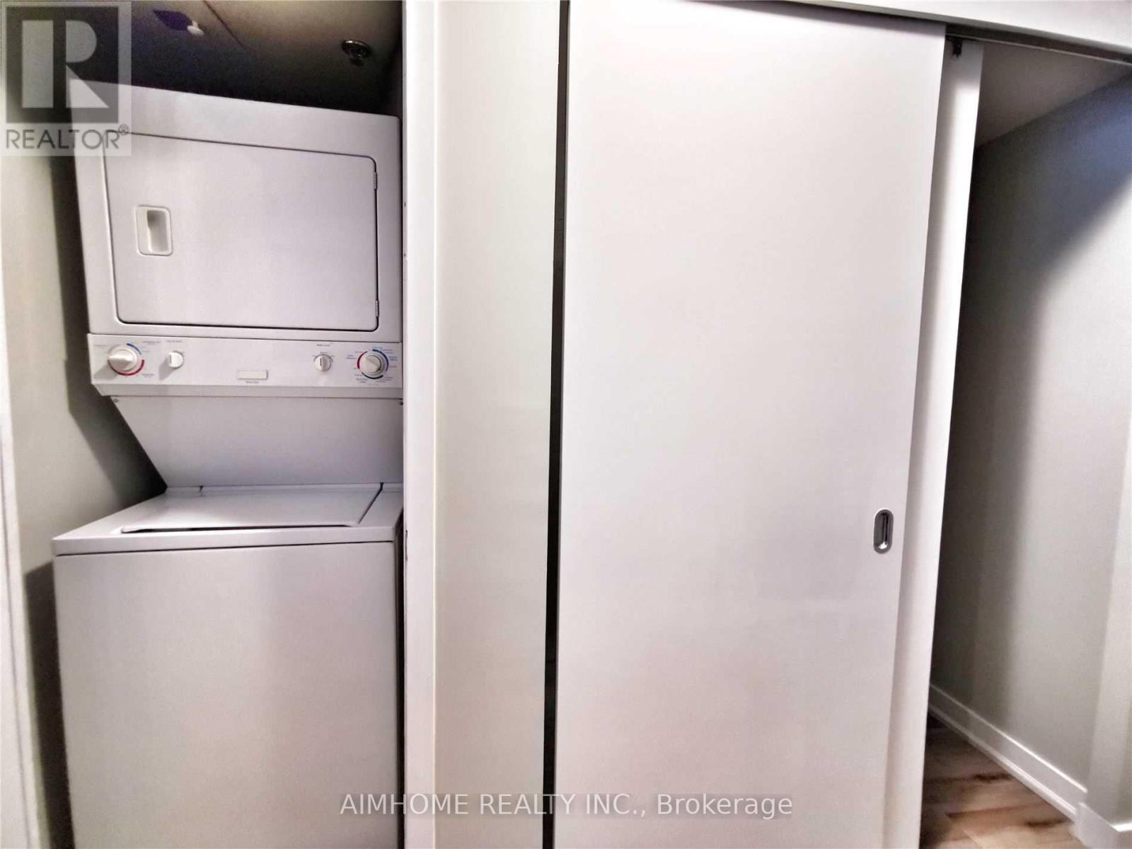 602 - 21 Nelson Street, Toronto, ON - Indoor Photo Showing Laundry Room