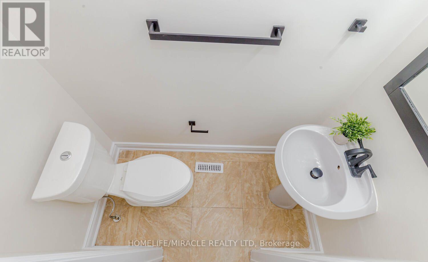 Upper - 44 Leatherhead Court, Brampton, ON - Indoor Photo Showing Bathroom