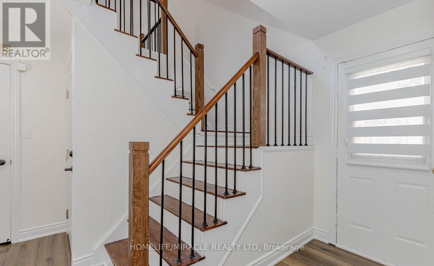 Upper - 44 Leatherhead Court, Brampton, ON - Indoor Photo Showing Other Room