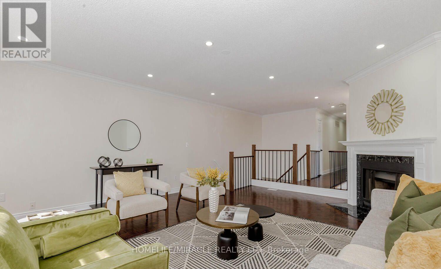 Upper - 44 Leatherhead Court, Brampton, ON - Indoor Photo Showing Living Room