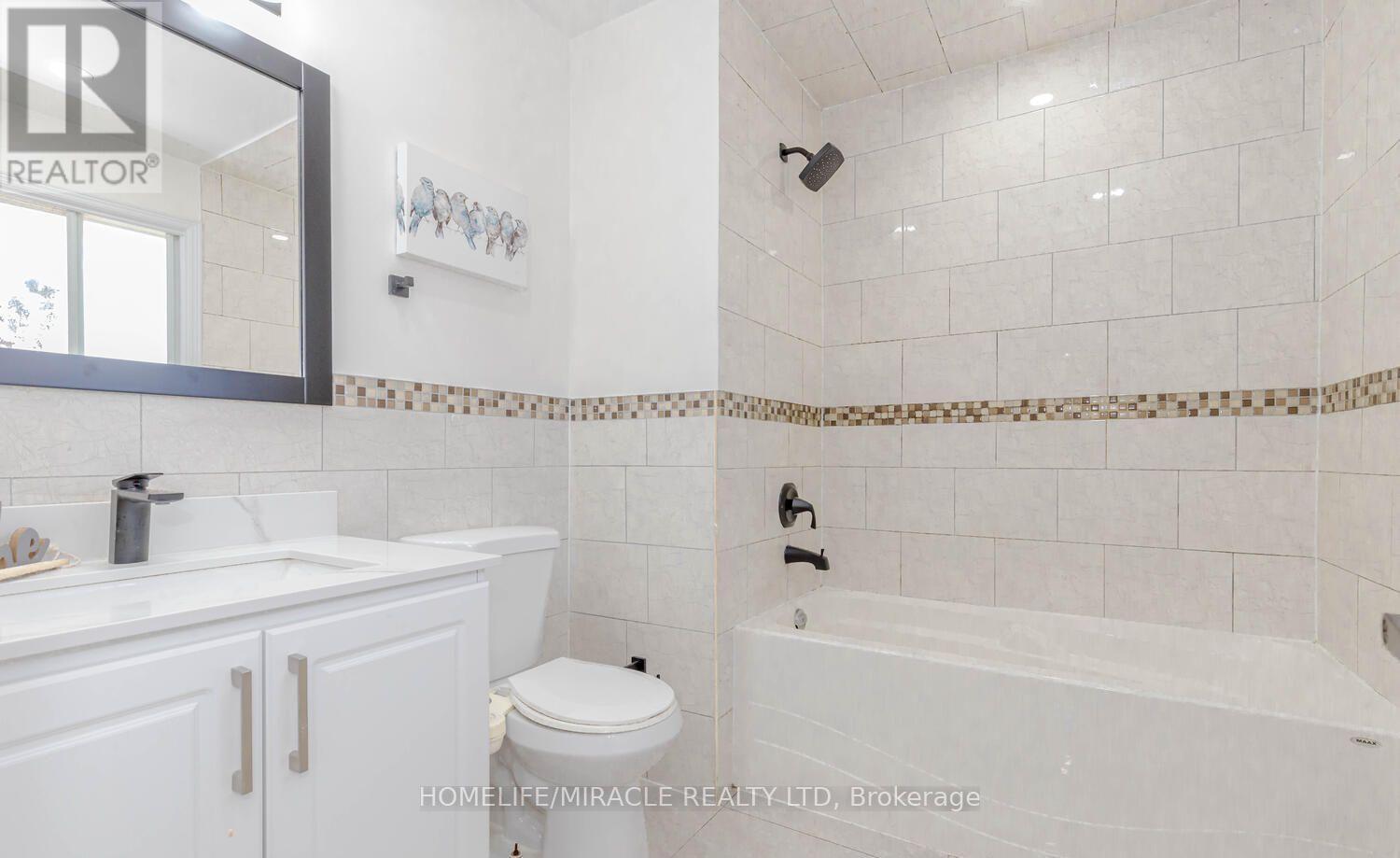 Upper - 44 Leatherhead Court, Brampton, ON - Indoor Photo Showing Bathroom