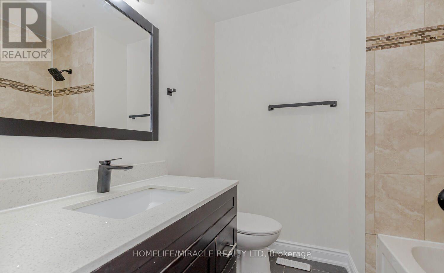 Upper - 44 Leatherhead Court, Brampton, ON - Indoor Photo Showing Bathroom