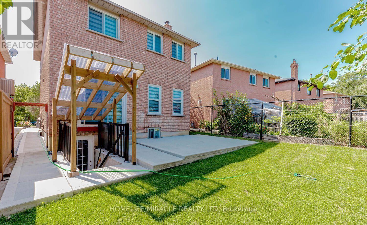 Upper - 44 Leatherhead Court, Brampton, ON - Outdoor With Exterior