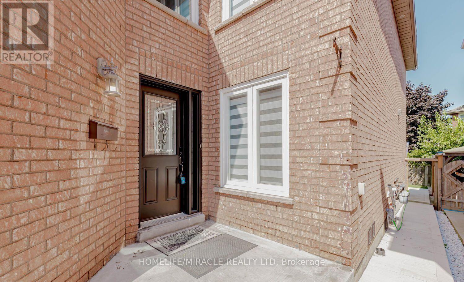 Upper - 44 Leatherhead Court, Brampton, ON - Outdoor With Exterior