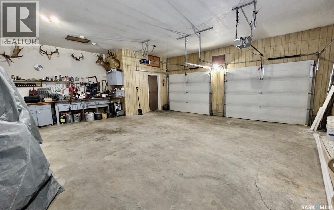 700 9Th Avenue W, Nipawin, SK - Indoor Photo Showing Garage