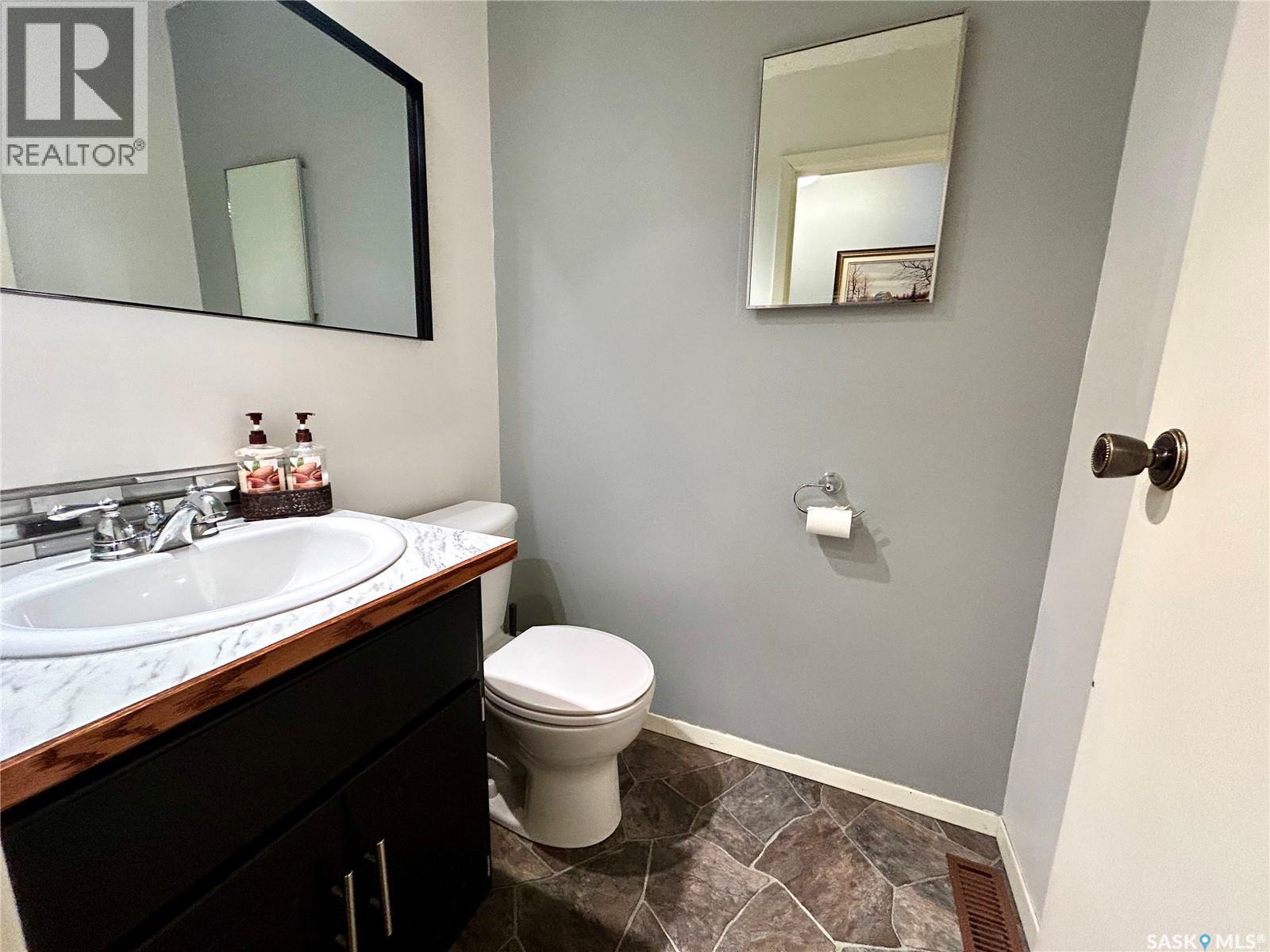 700 9Th Avenue W, Nipawin, SK - Indoor Photo Showing Bathroom