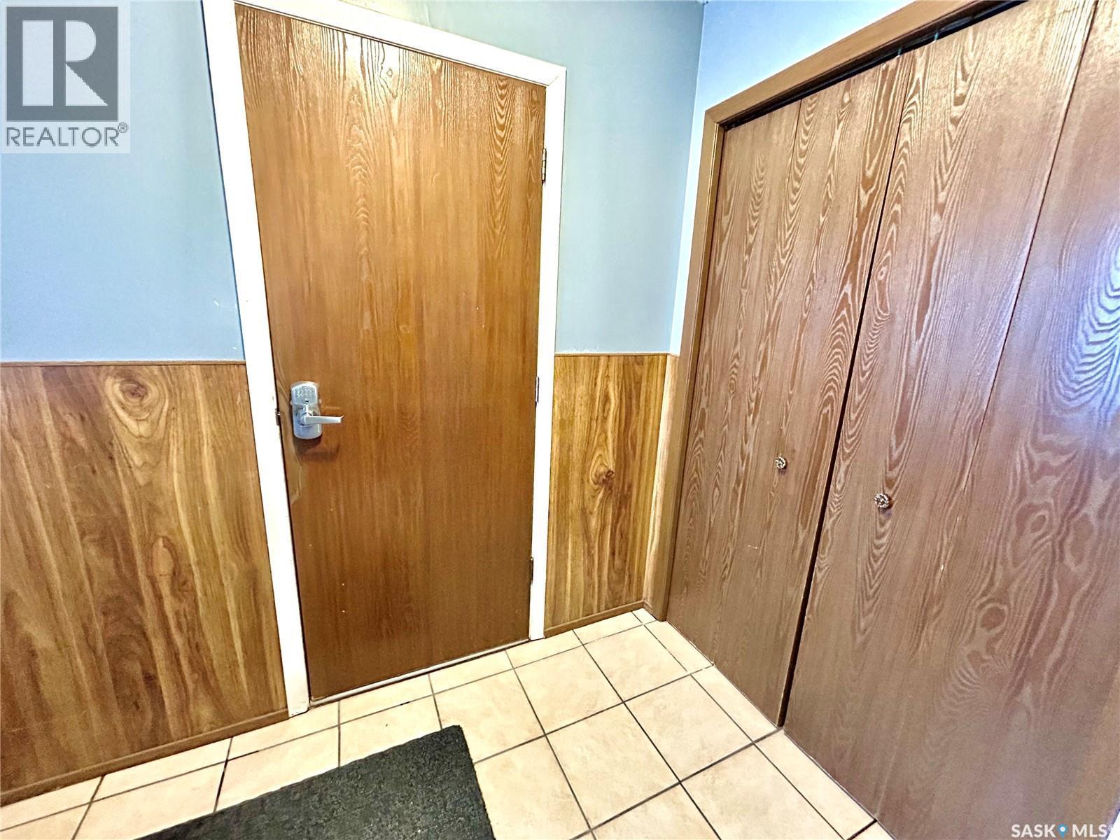 700 9Th Avenue W, Nipawin, SK - Indoor