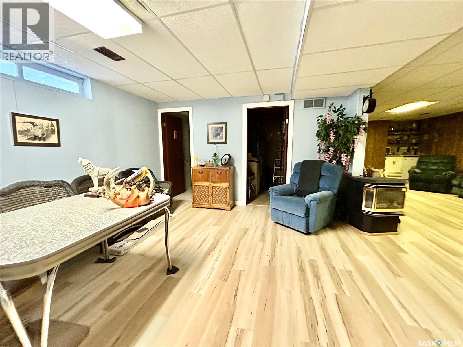 700 9Th Avenue W, Nipawin, SK - Indoor