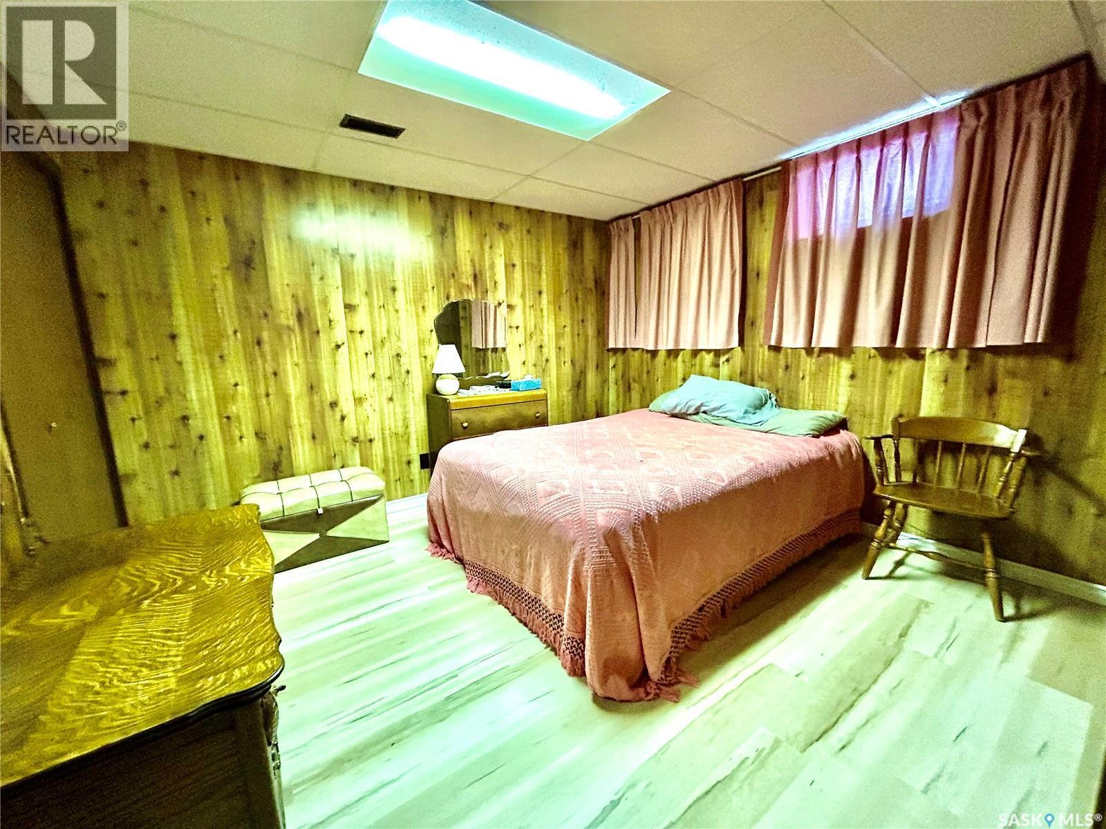 700 9Th Avenue W, Nipawin, SK - Indoor Photo Showing Bedroom