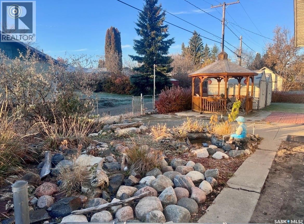 700 9Th Avenue W, Nipawin, SK - Outdoor With Deck Patio Veranda