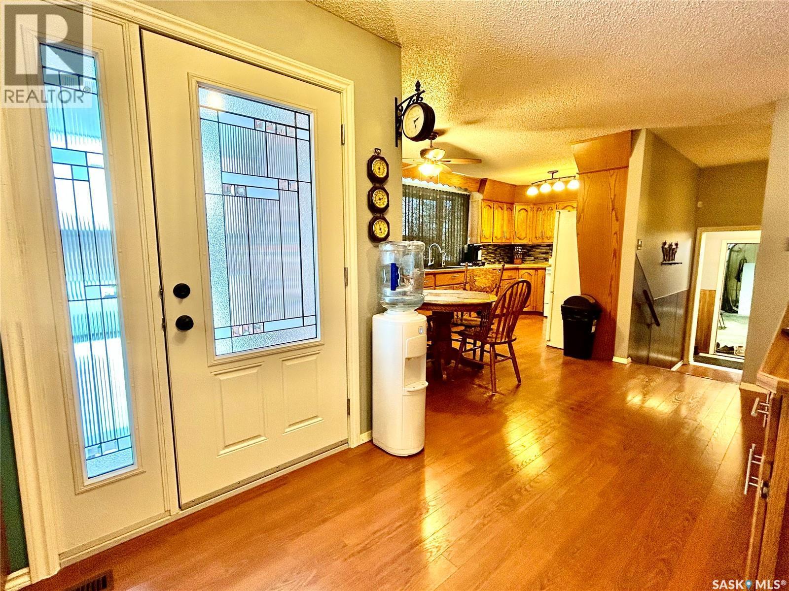 700 9Th Avenue W, Nipawin, SK - Indoor