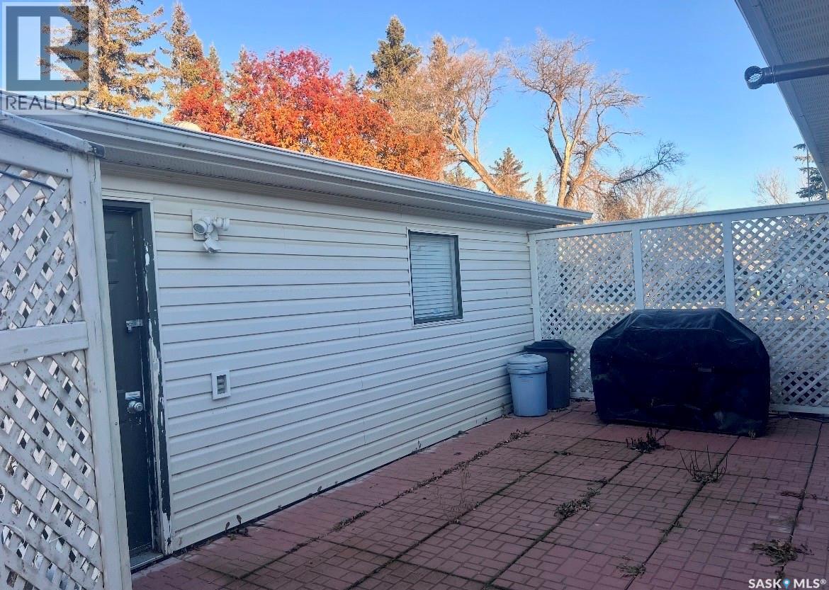 700 9Th Avenue W, Nipawin, SK - Outdoor