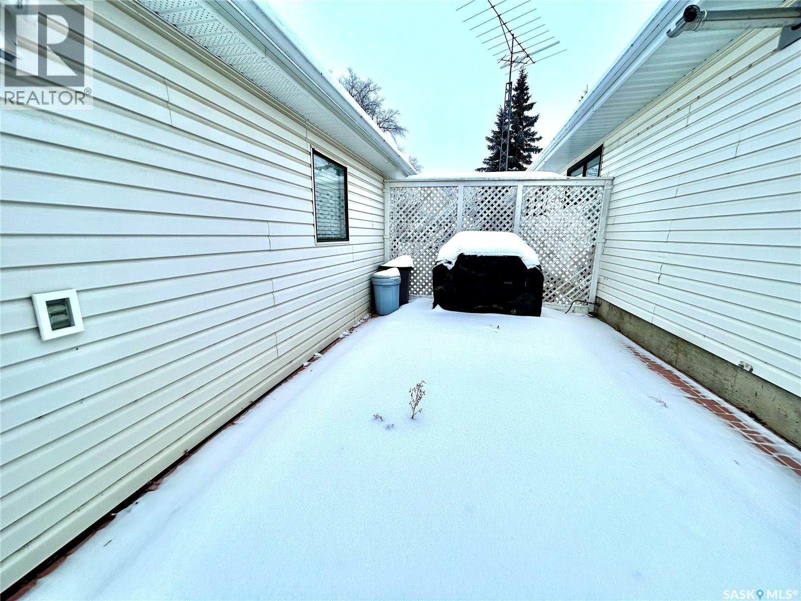 700 9Th Avenue W, Nipawin, SK - Outdoor With Exterior