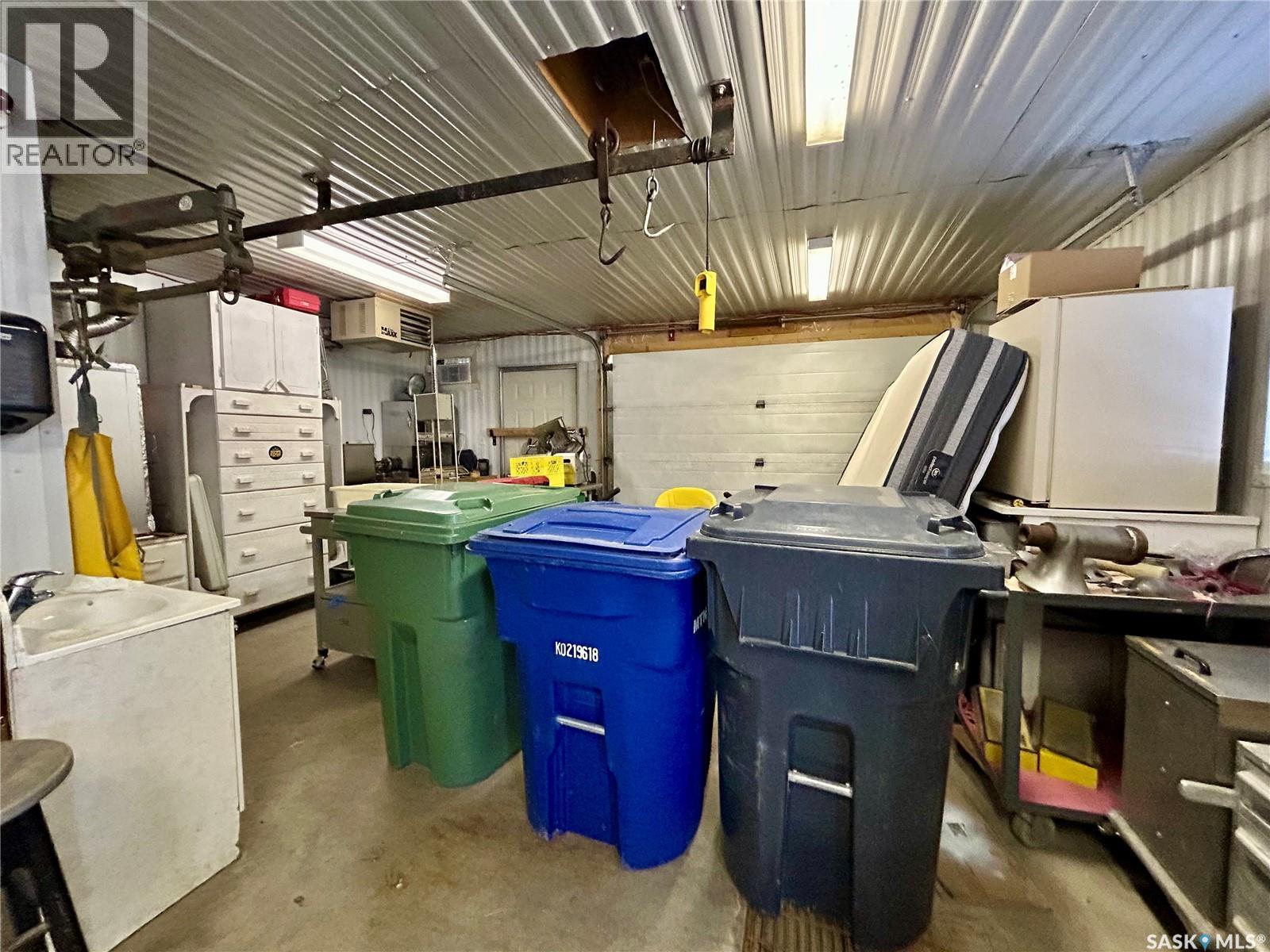 700 9Th Avenue W, Nipawin, SK - Indoor