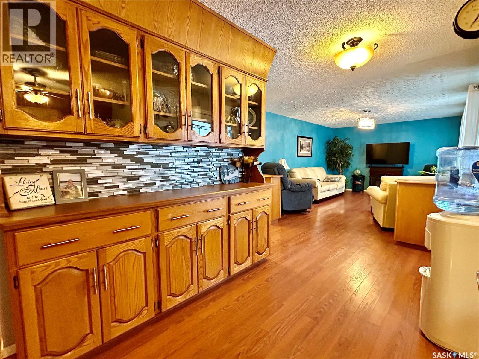 700 9Th Avenue W, Nipawin, SK - Indoor