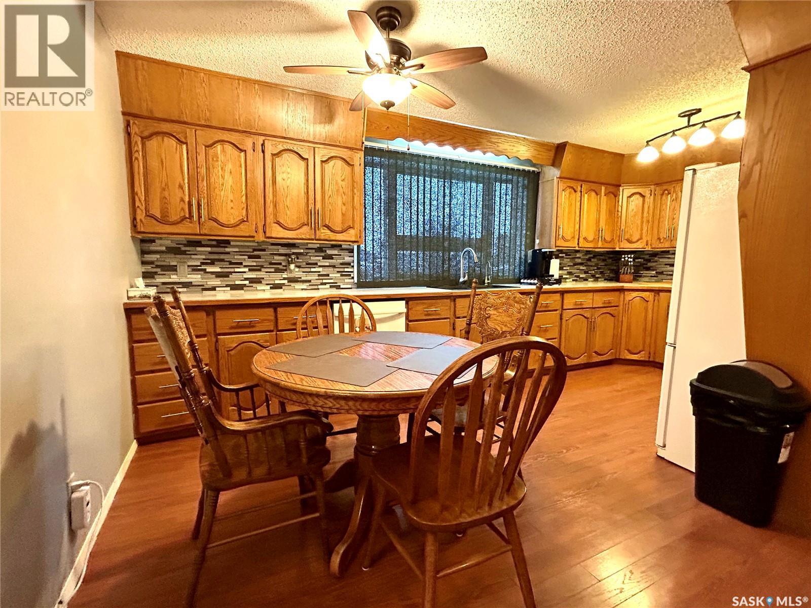 700 9Th Avenue W, Nipawin, SK - Indoor Photo Showing Dining Room