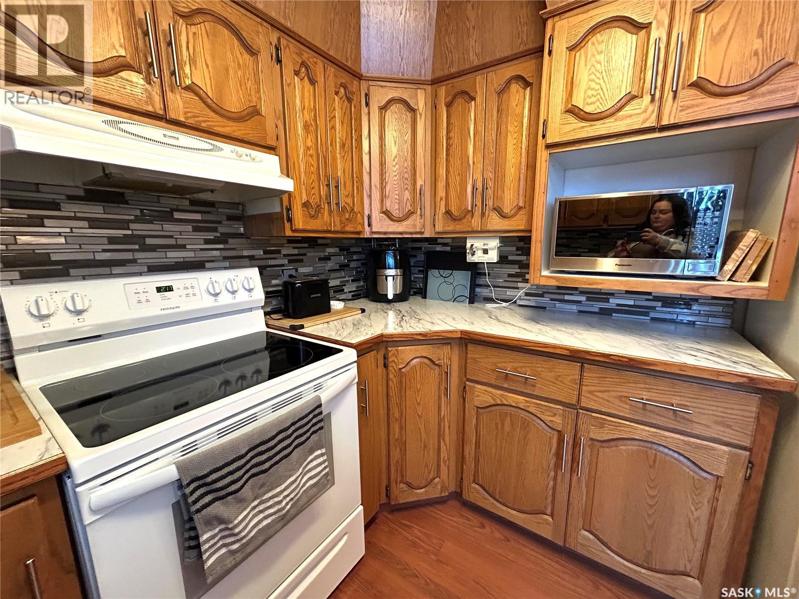 700 9Th Avenue W, Nipawin, SK - Indoor Photo Showing Kitchen