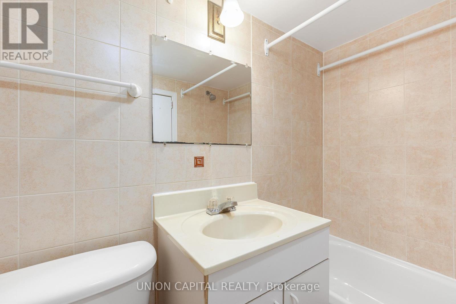 69 Denison Avenue, Toronto, ON - Indoor Photo Showing Bathroom