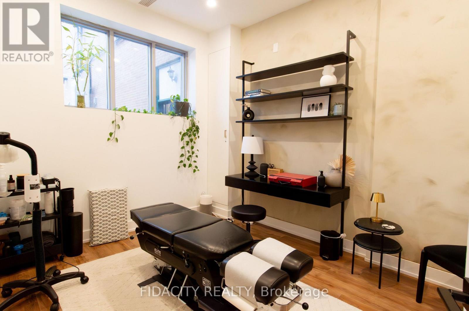 99 Fourth Avenue, Ottawa, ON