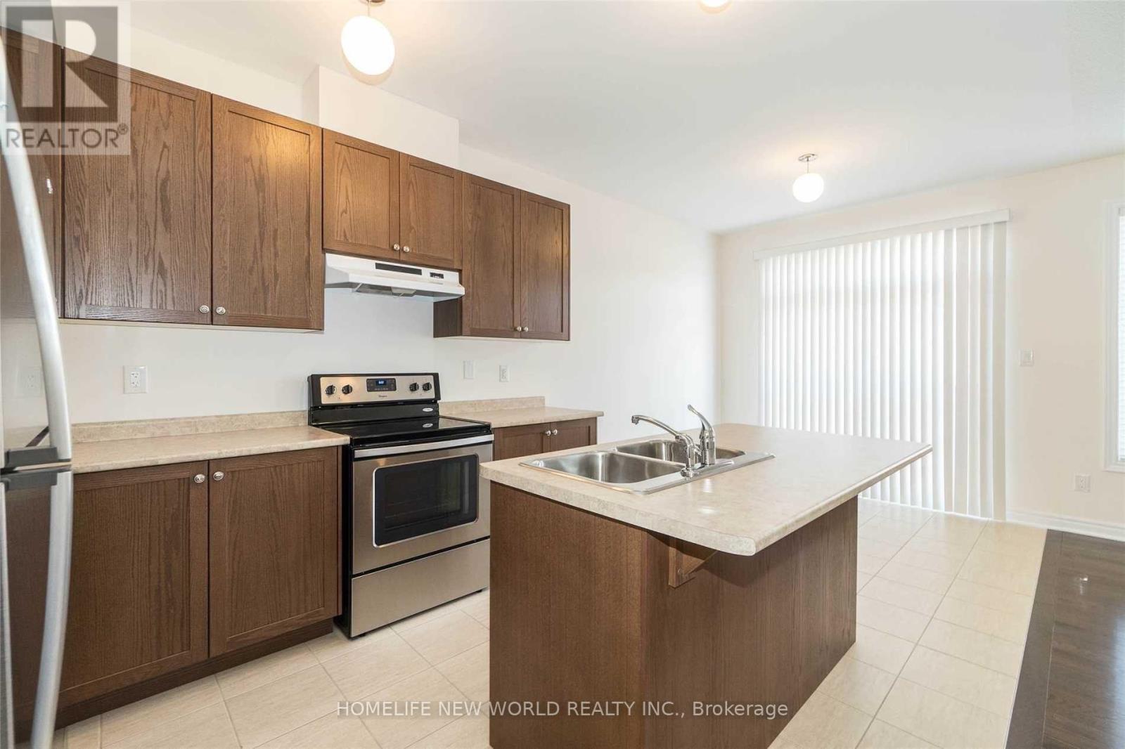 7 Cherna Avenue, Markham, ON - Indoor Photo Showing Kitchen With Double Sink