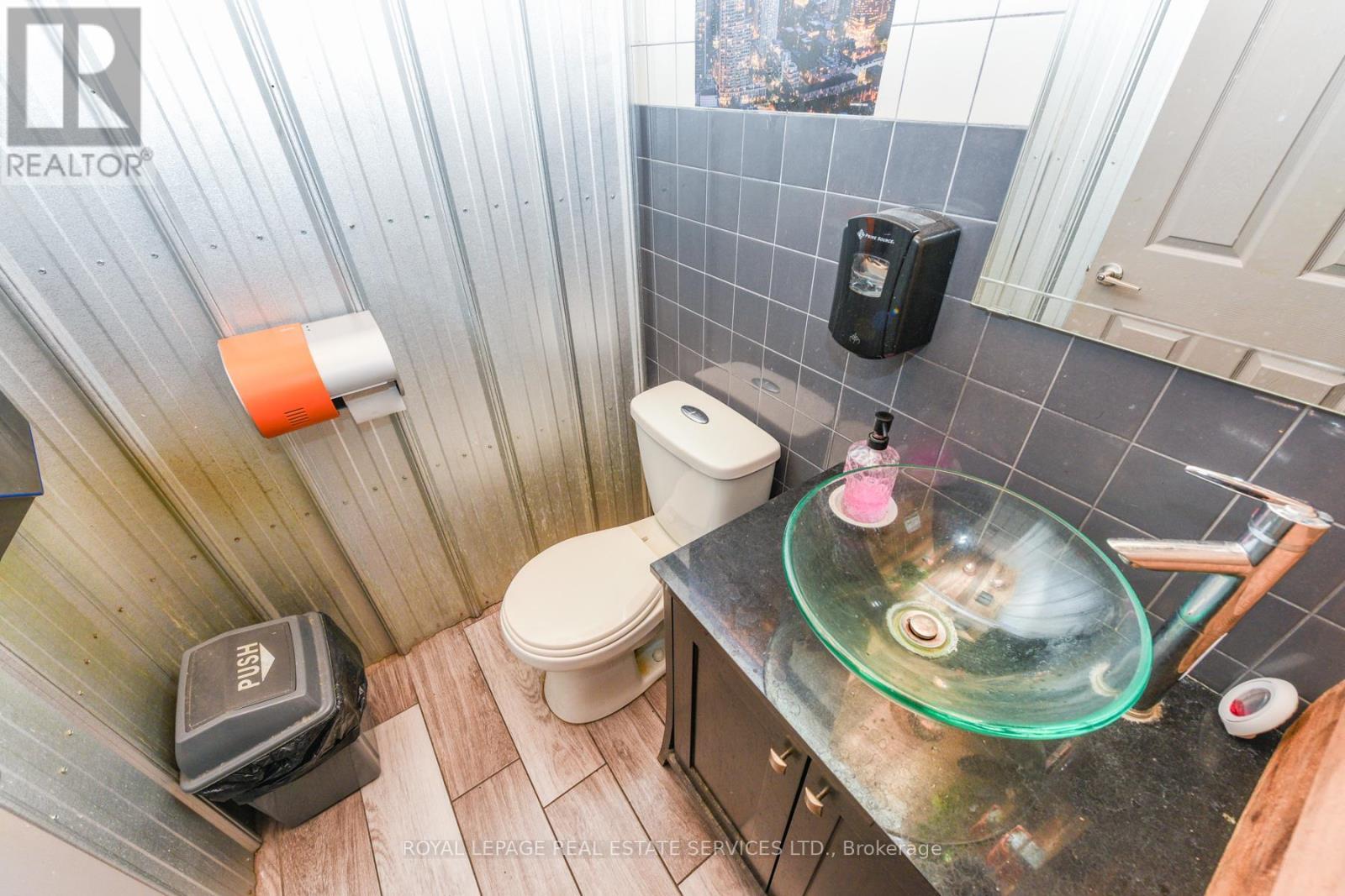 730 Lakeshore Road E, Mississauga, ON