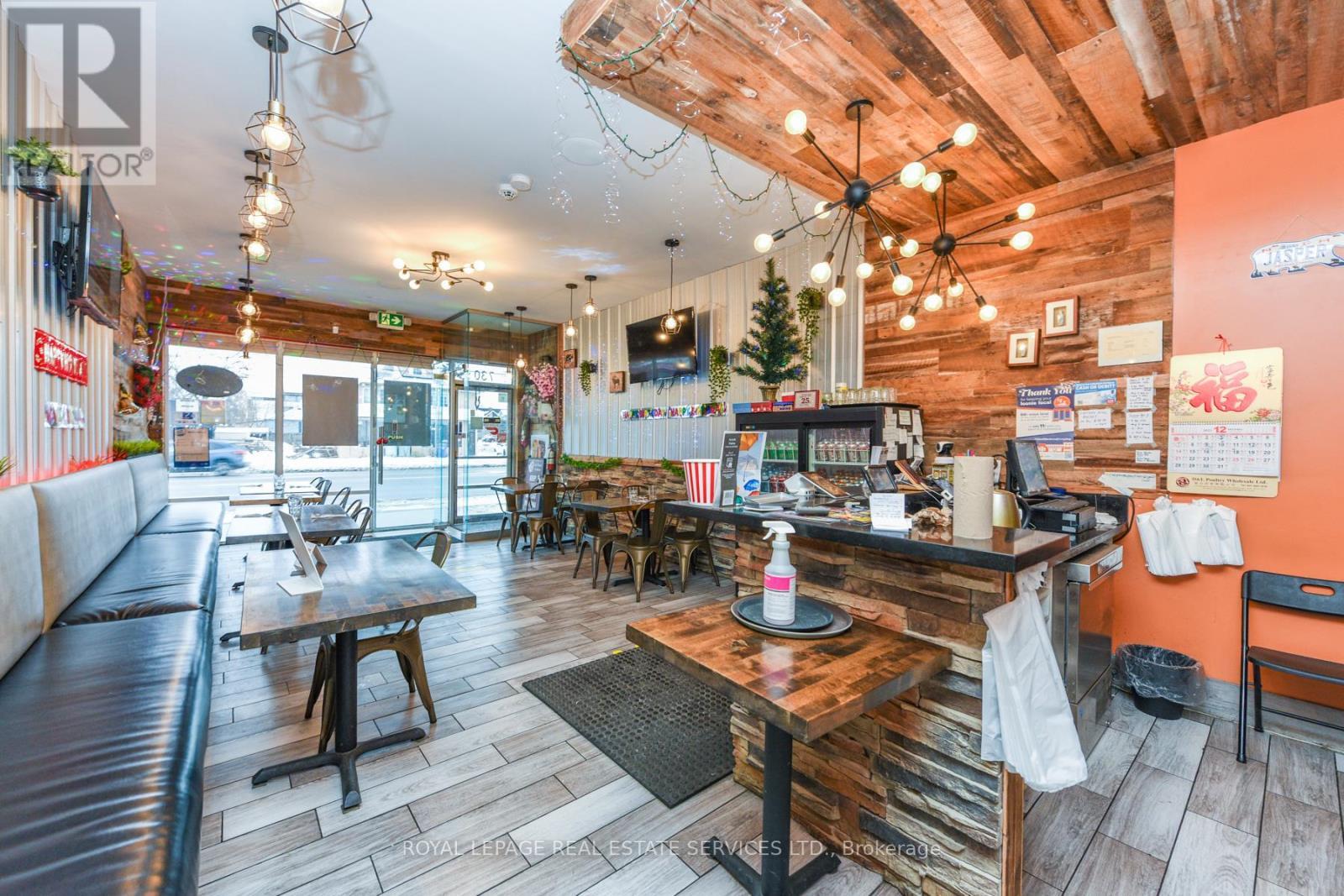 730 Lakeshore Road E, Mississauga, ON