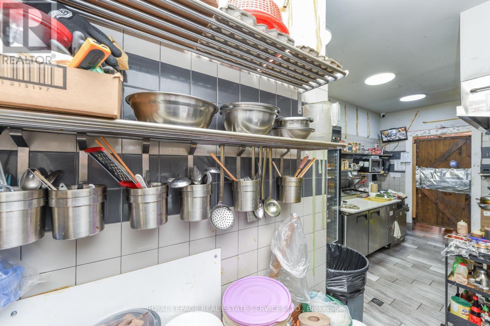 730 Lakeshore Road E, Mississauga, ON