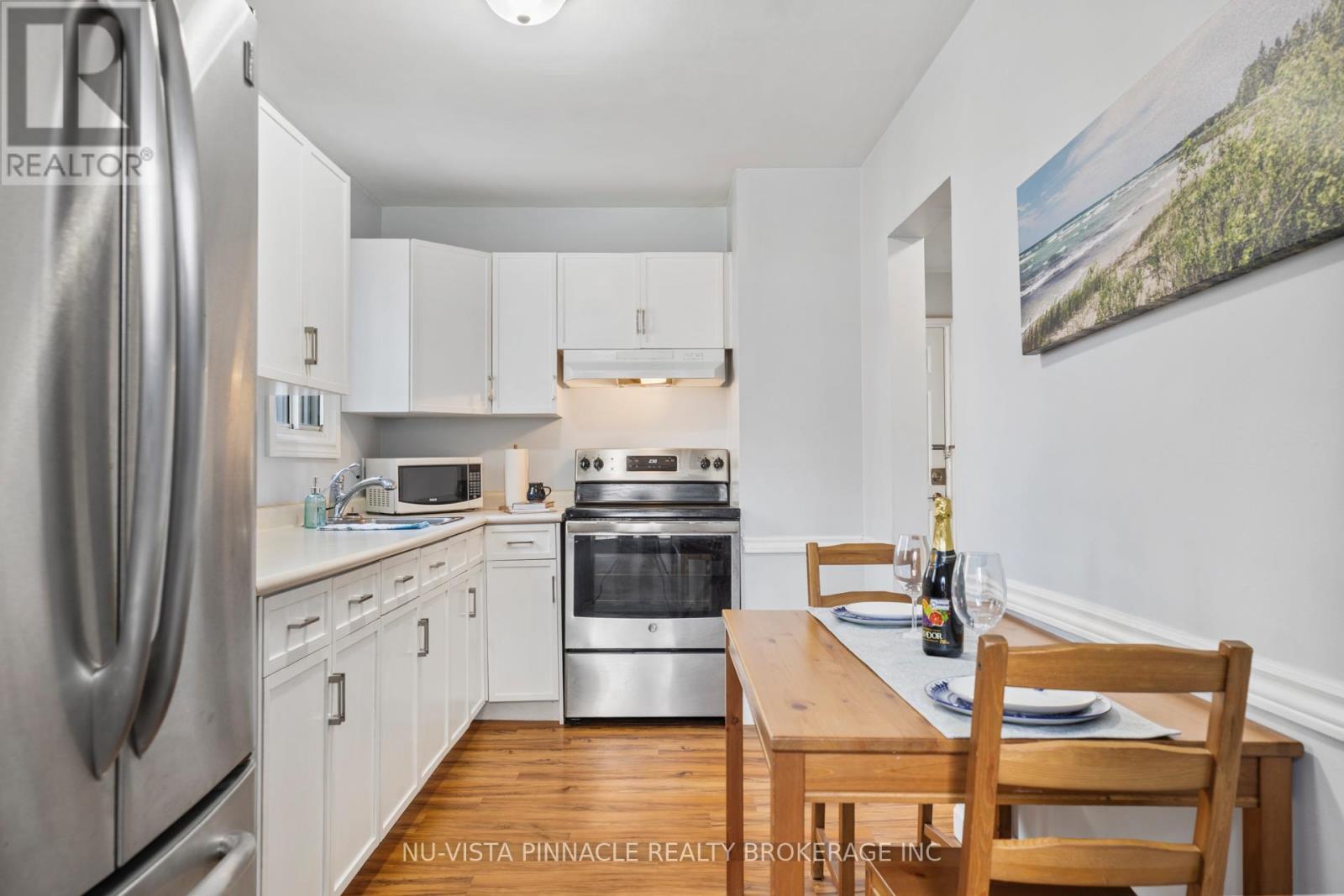 Stainless appliances, freshly painted. - 81 Dunkirk Drive N, St. Thomas, ON - Indoor Photo Showing Other Room