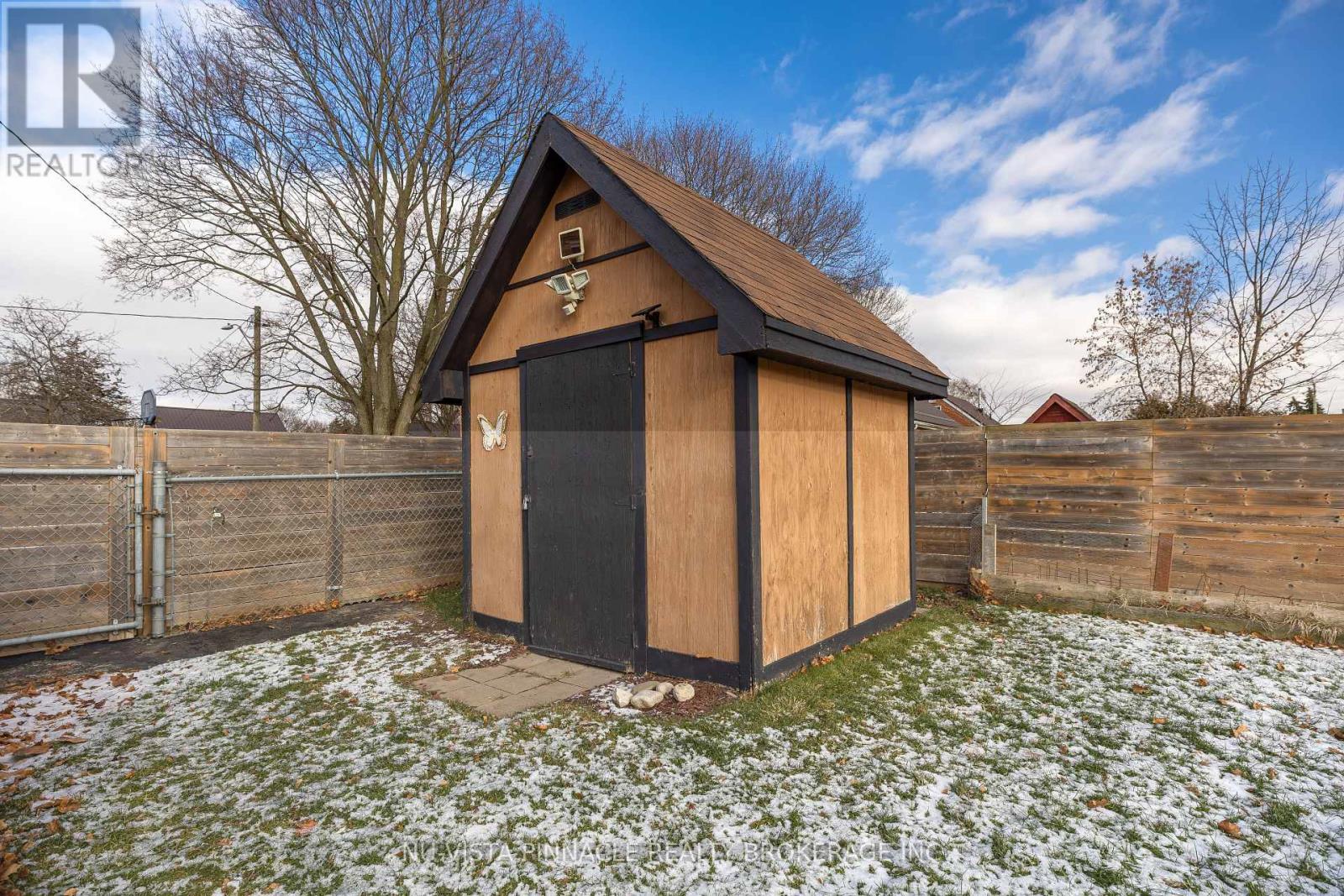 Large, well maintained wooden shed - 81 Dunkirk Drive N, St. Thomas, ON - Outdoor