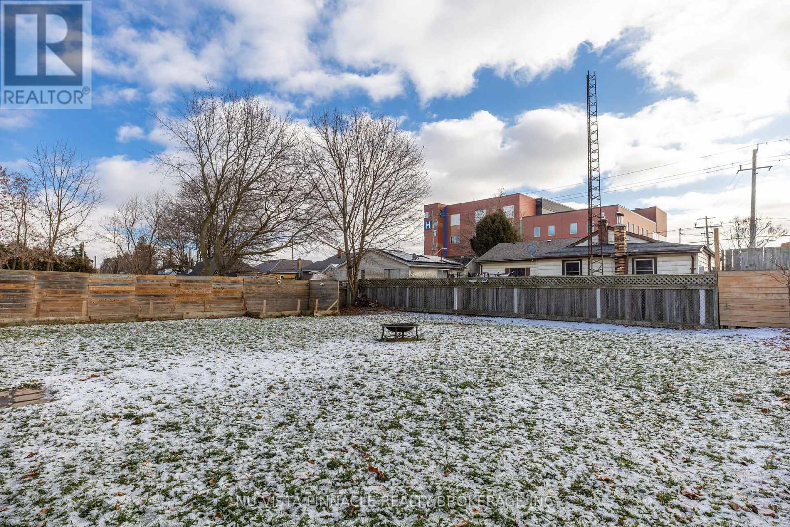 Firepit, private yard, wooded fence. - 81 Dunkirk Drive N, St. Thomas, ON - Outdoor