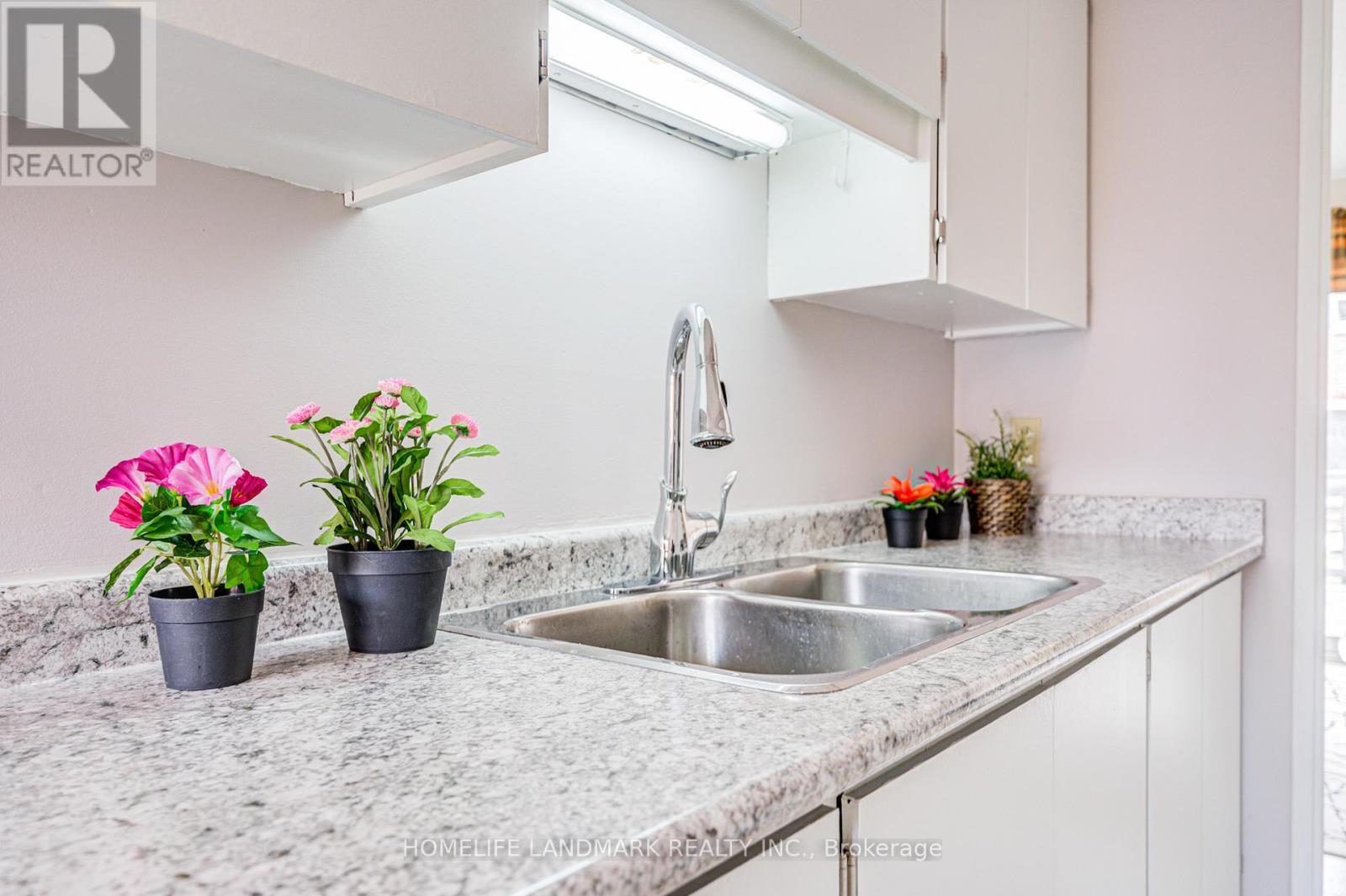 2 - 401 Keats Way, Waterloo, ON - Indoor Photo Showing Kitchen With Double Sink