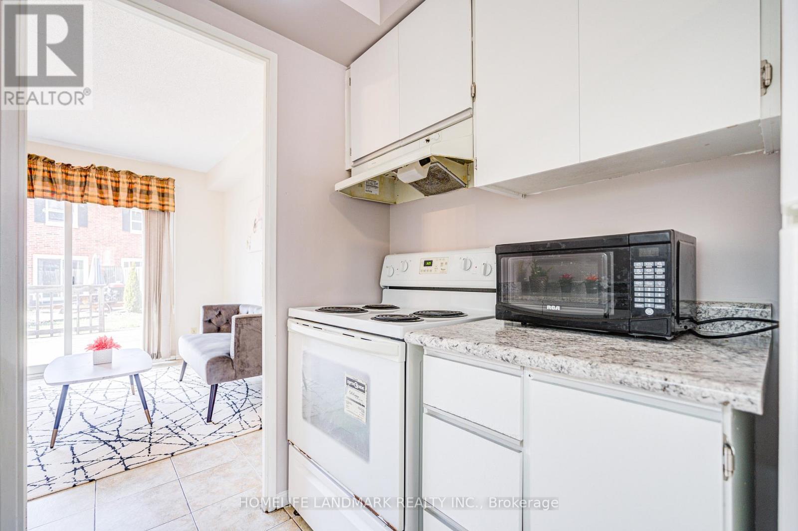 2 - 401 Keats Way, Waterloo, ON - Indoor Photo Showing Kitchen
