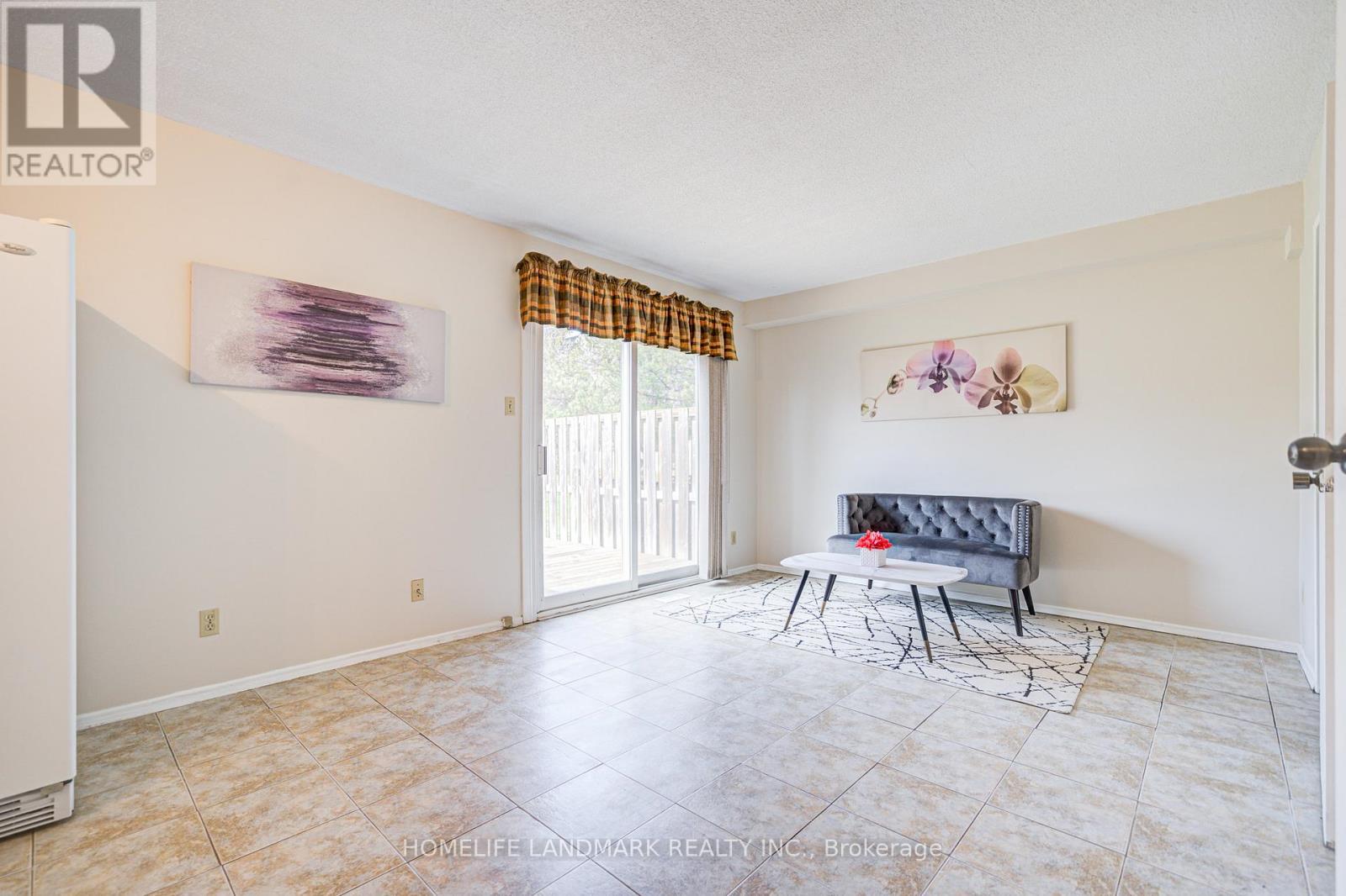 2 - 401 Keats Way, Waterloo, ON - Indoor