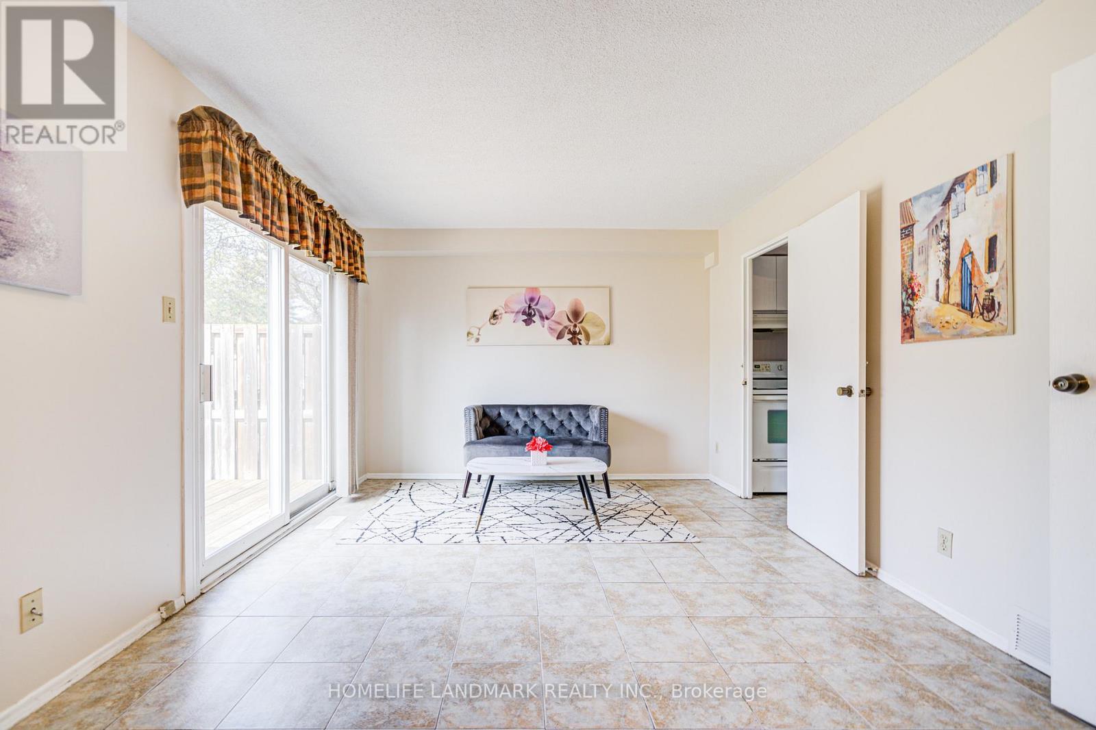 2 - 401 Keats Way, Waterloo, ON - Indoor Photo Showing Other Room