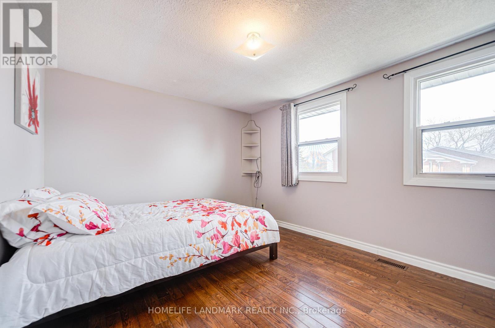 2 - 401 Keats Way, Waterloo, ON - Indoor Photo Showing Bedroom