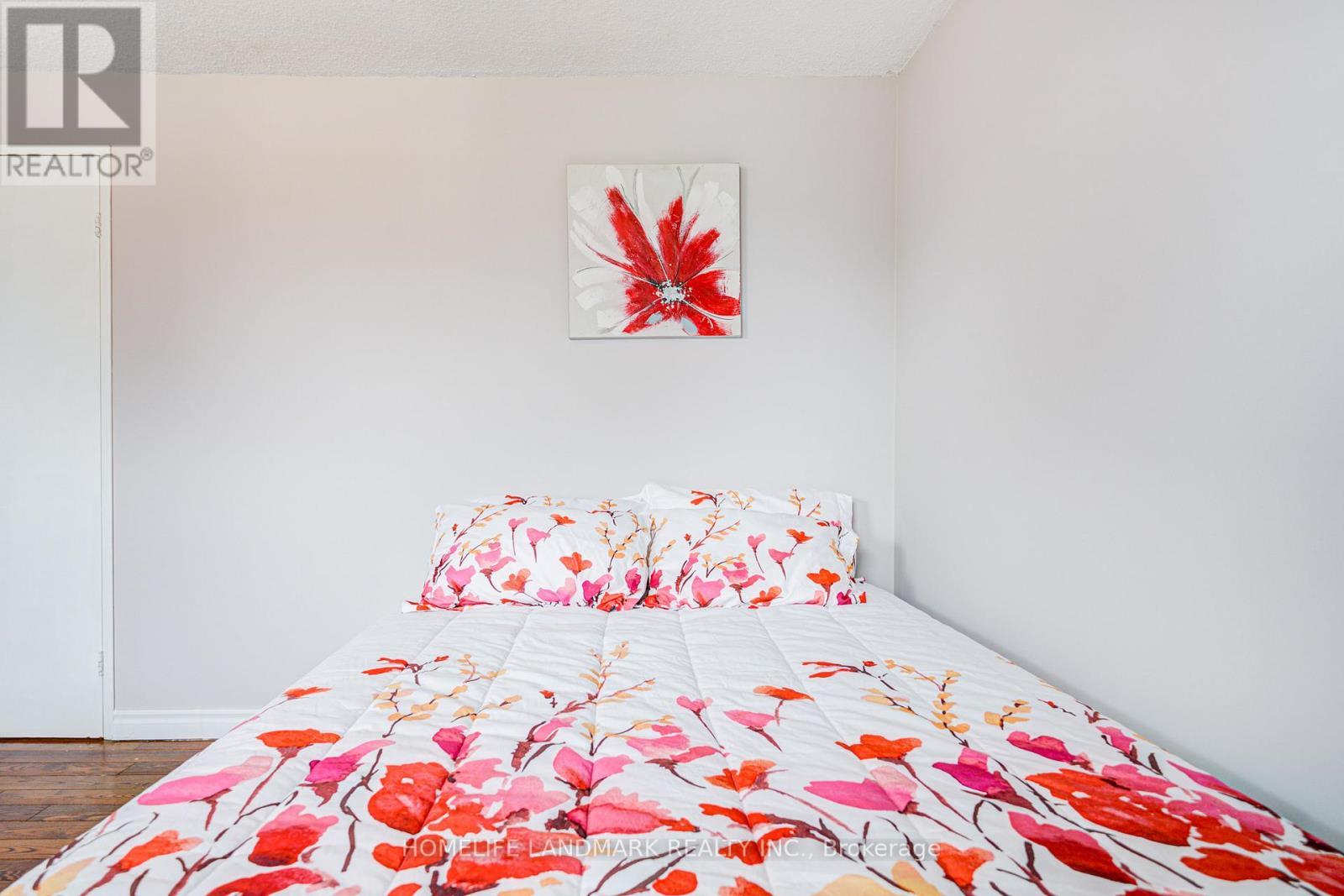 2 - 401 Keats Way, Waterloo, ON - Indoor Photo Showing Bedroom