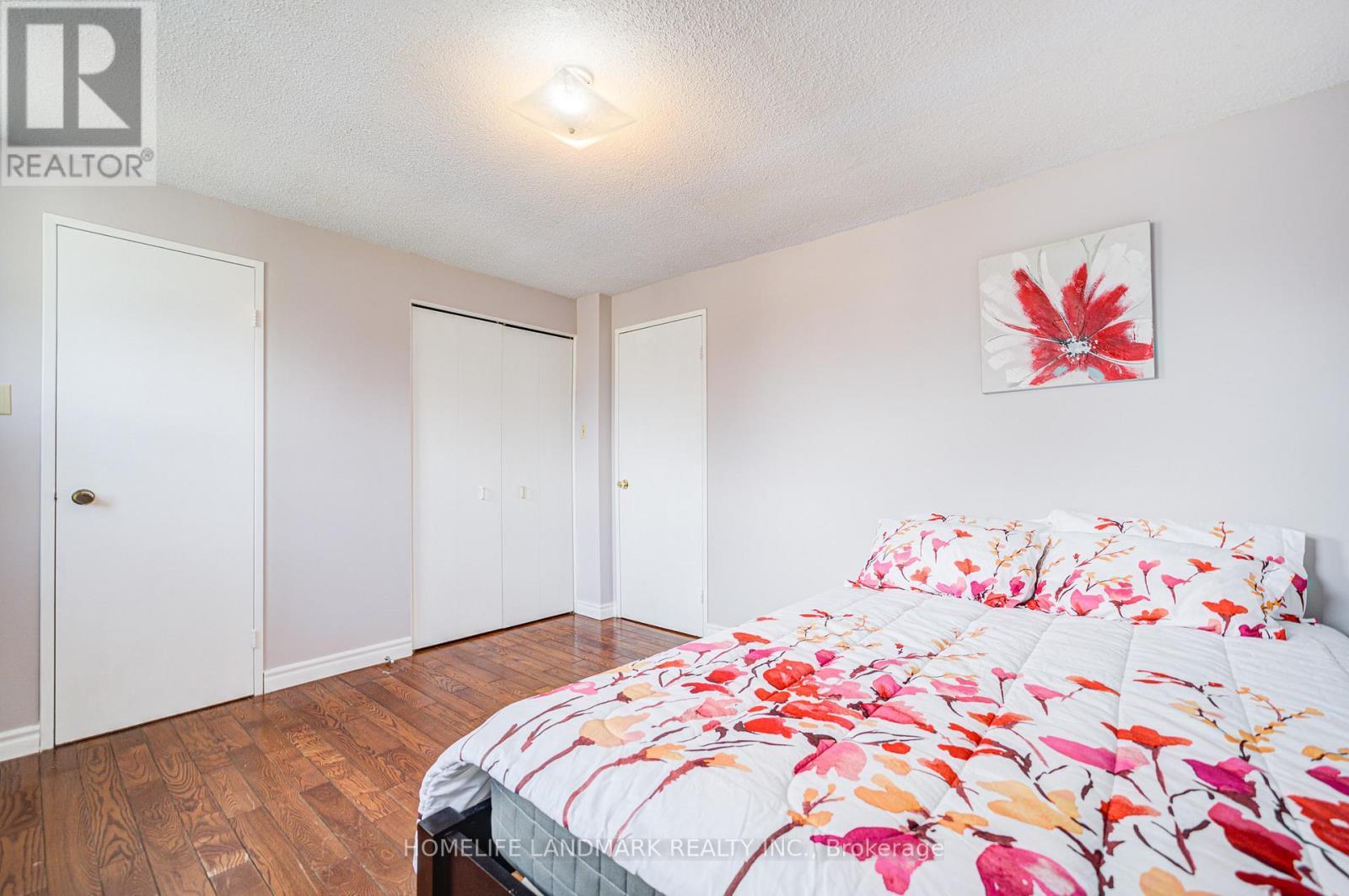2 - 401 Keats Way, Waterloo, ON - Indoor Photo Showing Bedroom