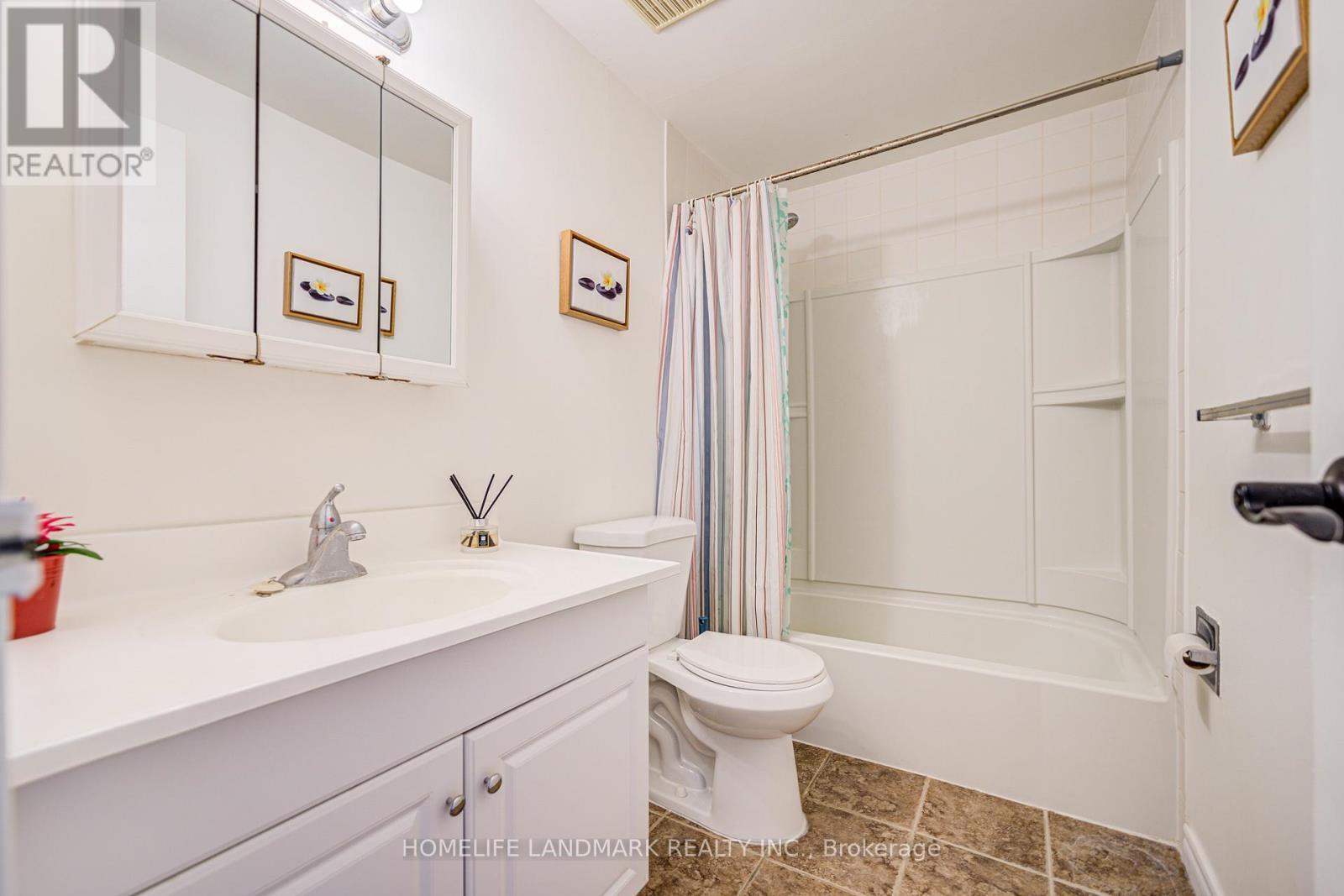 2 - 401 Keats Way, Waterloo, ON - Indoor Photo Showing Bathroom