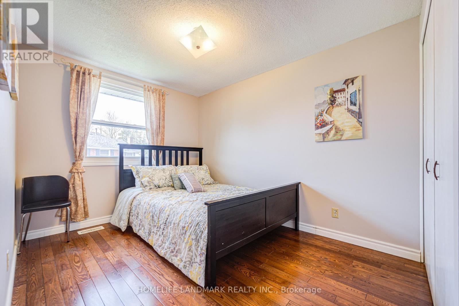 2 - 401 Keats Way, Waterloo, ON - Indoor Photo Showing Bedroom