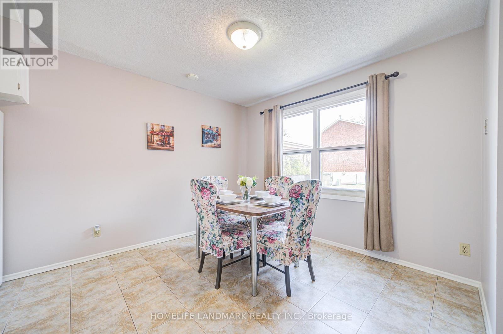 2 - 401 Keats Way, Waterloo, ON - Indoor Photo Showing Dining Room