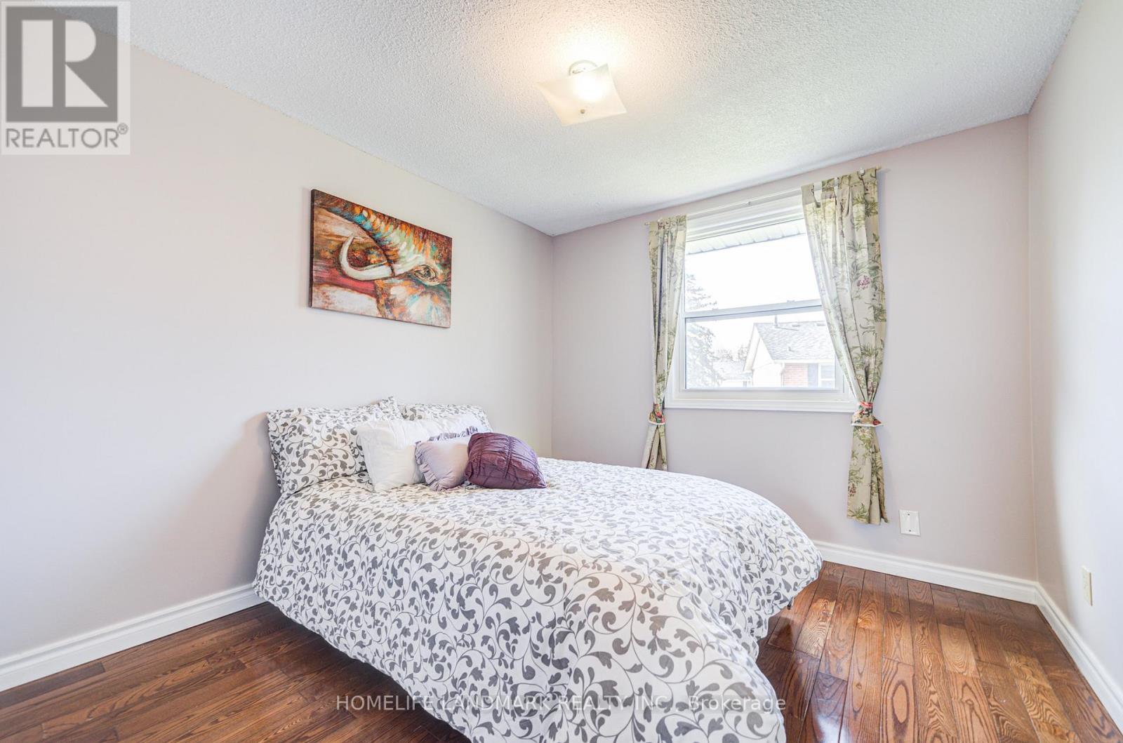 2 - 401 Keats Way, Waterloo, ON - Indoor Photo Showing Bedroom