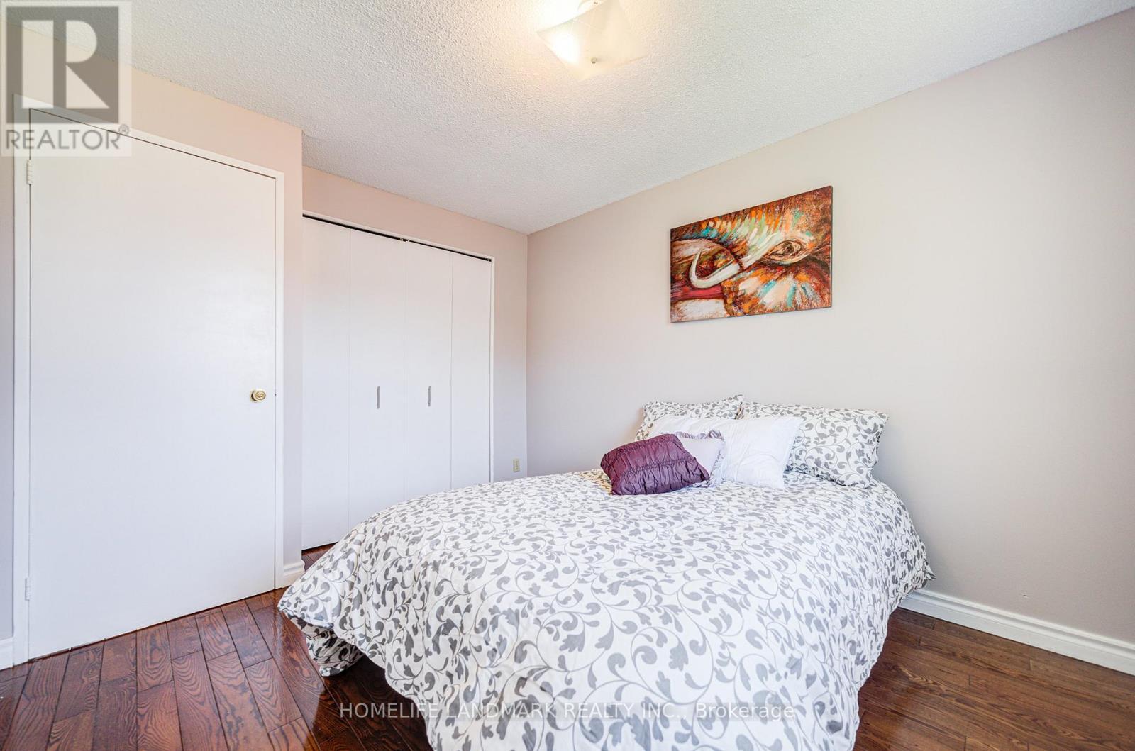 2 - 401 Keats Way, Waterloo, ON - Indoor Photo Showing Bedroom