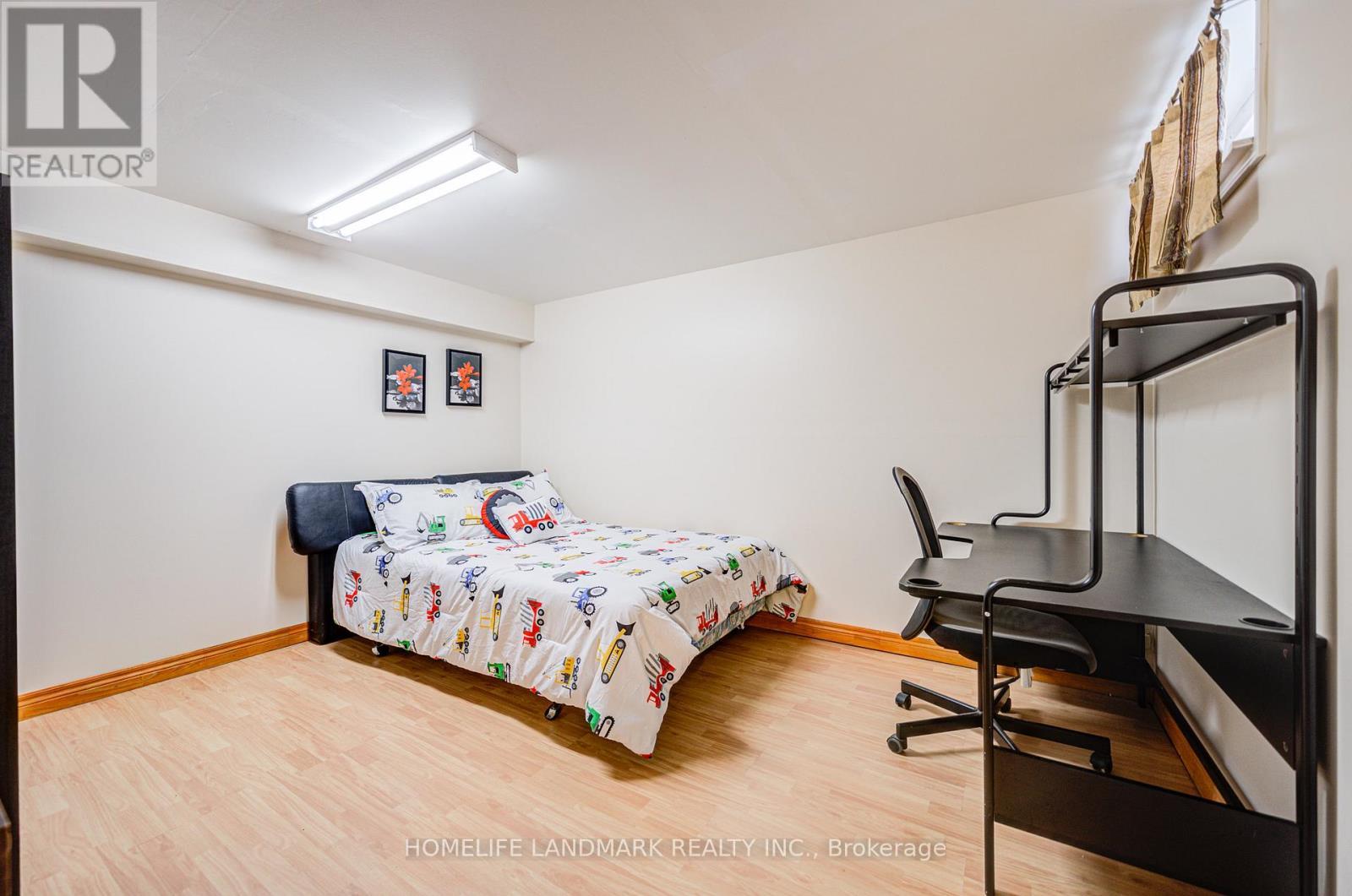 2 - 401 Keats Way, Waterloo, ON - Indoor Photo Showing Bedroom