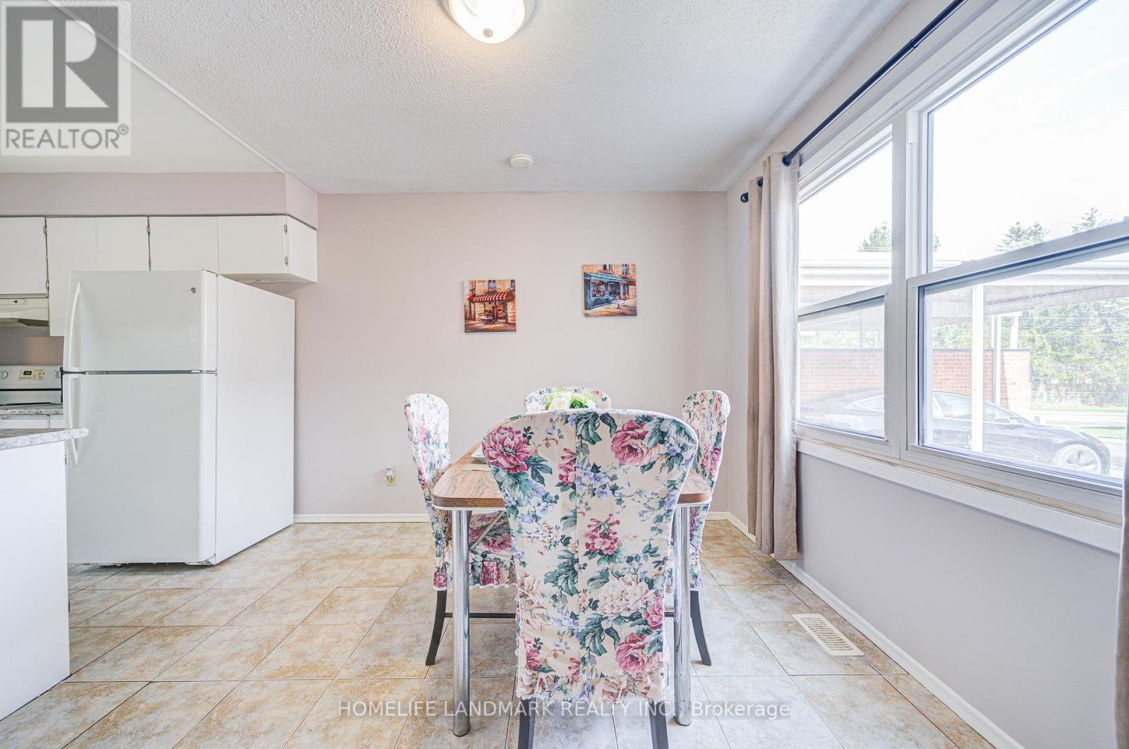 2 - 401 Keats Way, Waterloo, ON - Indoor Photo Showing Other Room