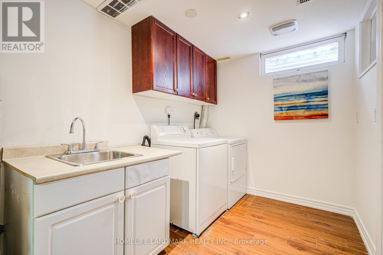 2 - 401 Keats Way, Waterloo, ON - Indoor Photo Showing Laundry Room
