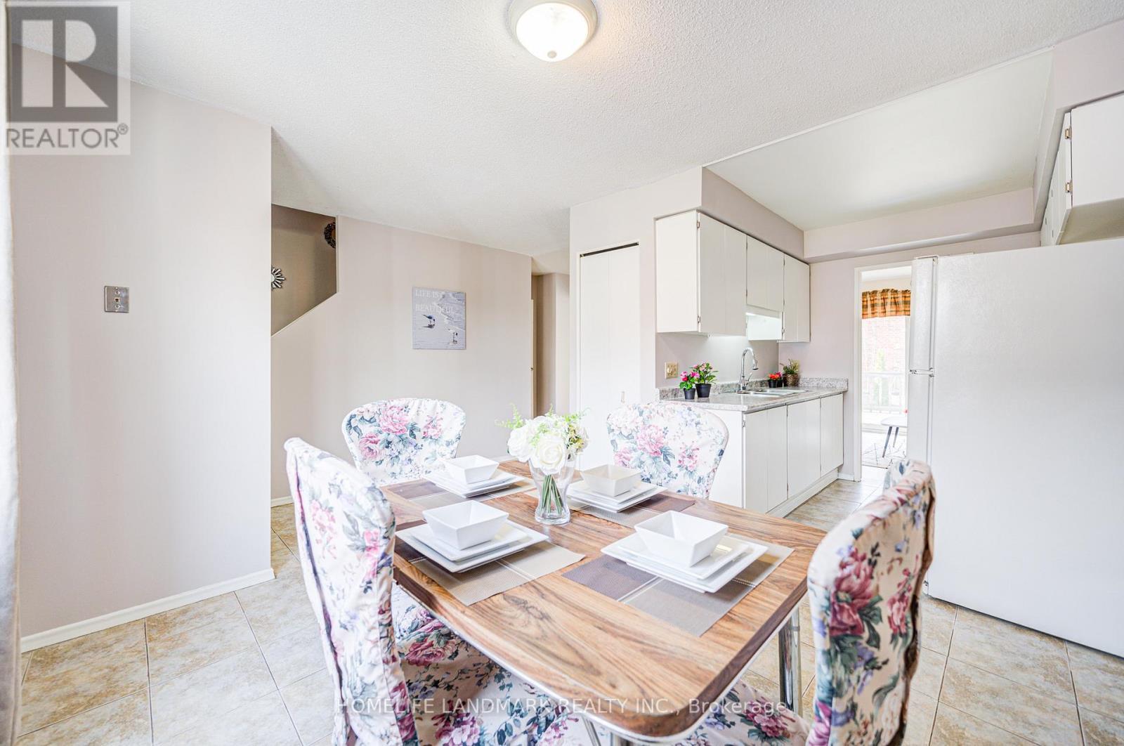 2 - 401 Keats Way, Waterloo, ON - Indoor Photo Showing Other Room